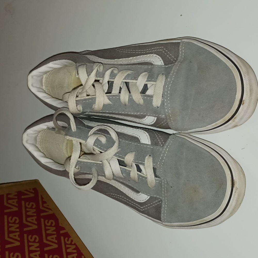 Vans Old Skool shoes.  Sz 6 youth
